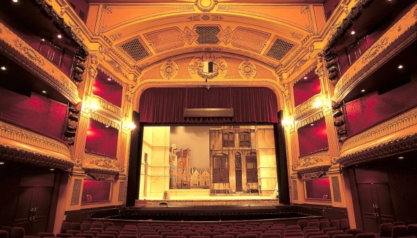 incredible theatre productions in england