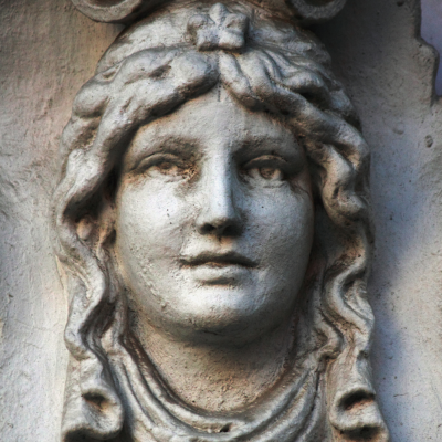 hera statue